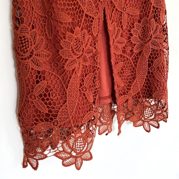 Lace Tank with Back Slit - Picture 6 of 6